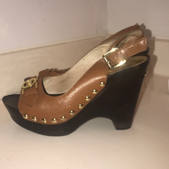 micheal kors signature heels - Picture 2 of 4